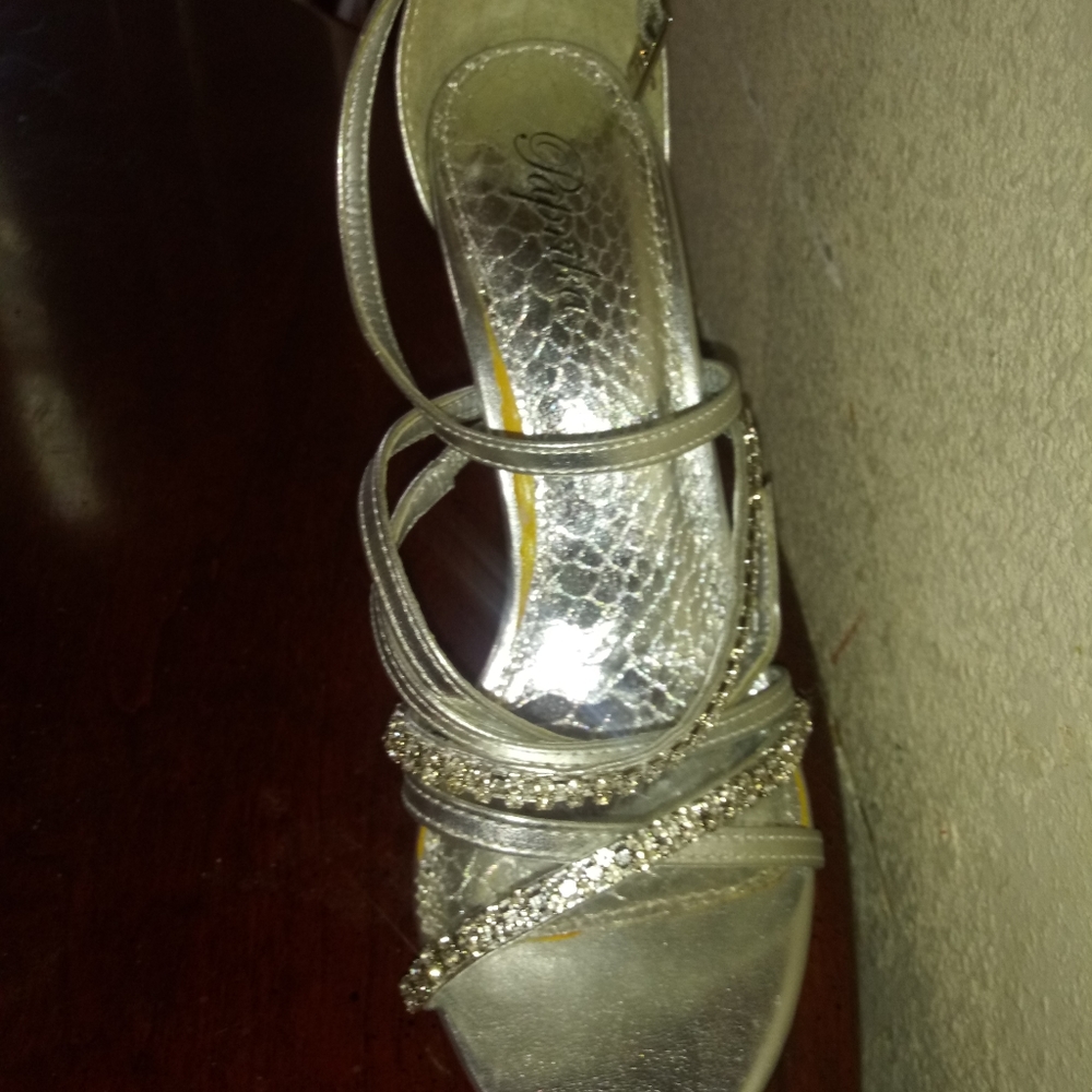 heels - Picture 2 of 3